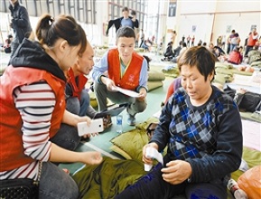 志願者提供專業化救援服務“12·20”光明滑坡事故發生后，深圳3000多名志願者立即行動起來。