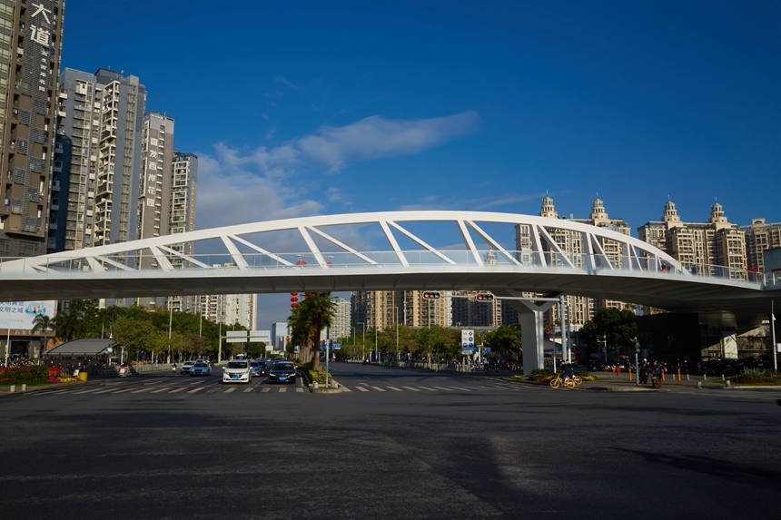 寶安濱海廊橋以三層立體廊橋串聯起寶安的核心城區。