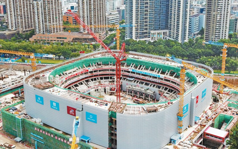 深圳市體育中心初露“高顏值”