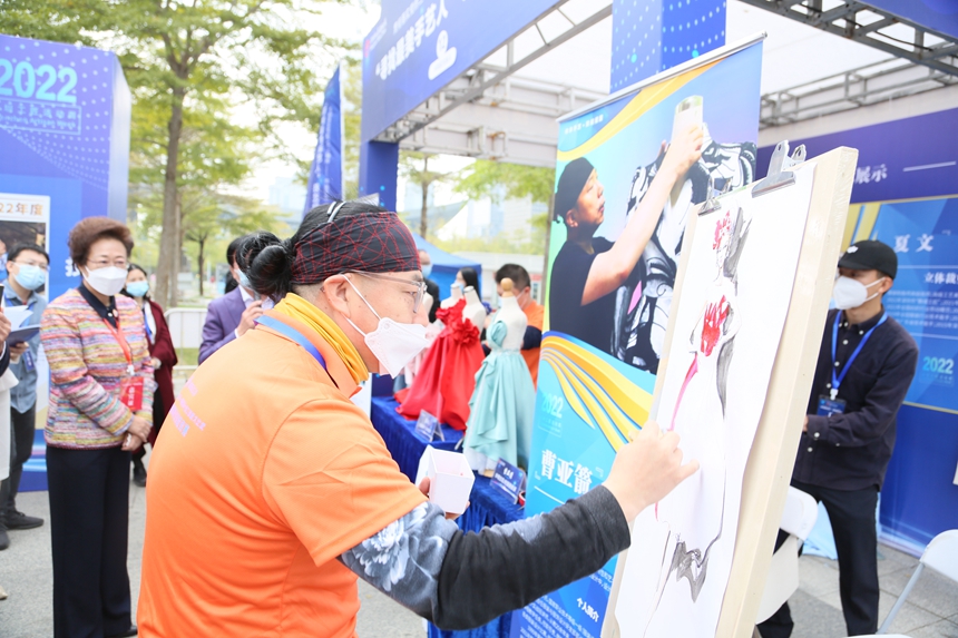 手藝能人現場展示技藝。深圳市人社局供圖