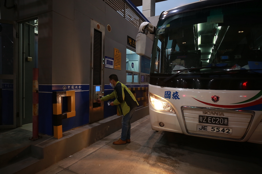 1月8日起，深港口岸有序恢復內地與香港人員正常往來。深圳邊檢總站供圖
