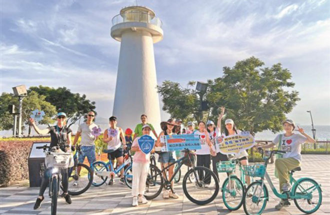 深圳湾迎来老外骑行团