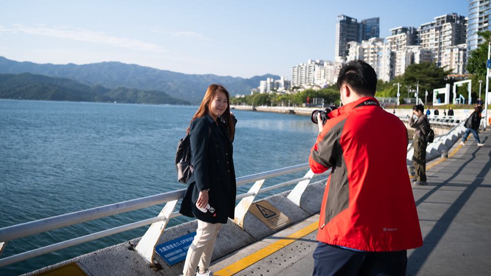 走访盐田海滨栈道。