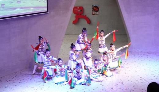深圳布心小學“六一”主題藝術展啟幕
