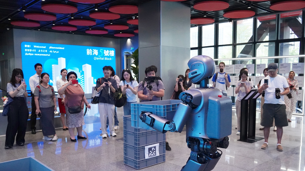 觀看機器人搬運