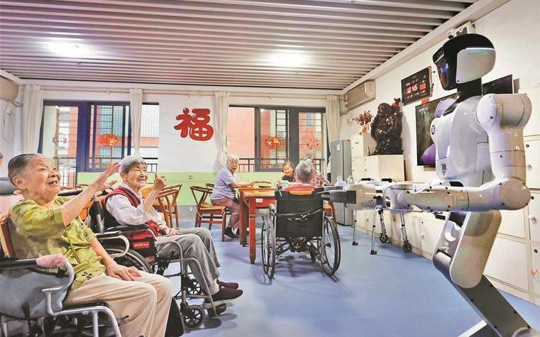 深圳：智能機器人“化身”養老護理員