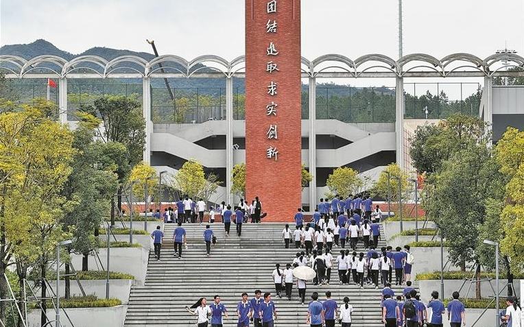 深圳中学高中园满员运行 师生超万人