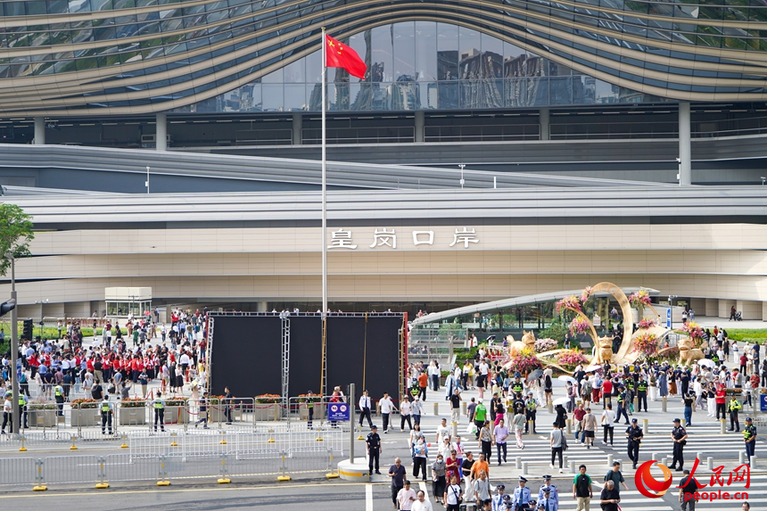 10月12日，皇岗口岸正式开通运行。人民网记者 王星摄