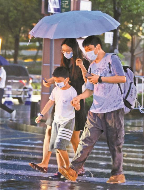 深圳防台风应急响应升至Ⅲ级