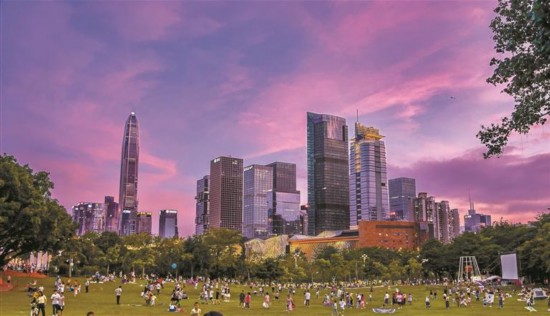 深圳：余霞散成綺